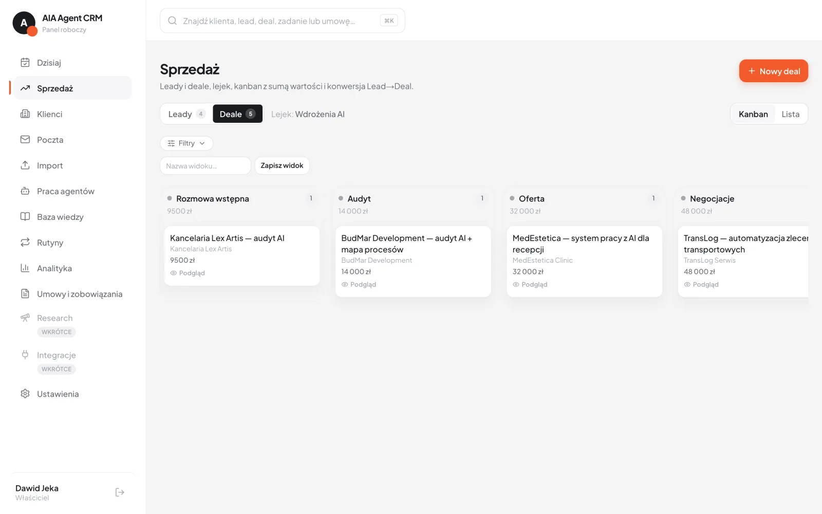Kanban deali w lejku wdrożeń: etapy od rozmowy wstępnej po negocjacje, z wartościami i sumą na każdym etapie. Dane demonstracyjne.